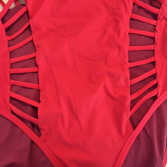 One piece bathing suit - Picture 2 of 3